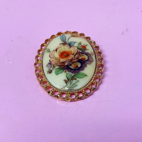 Vintage Hand Painted floral Pin - Picture 2 of 4